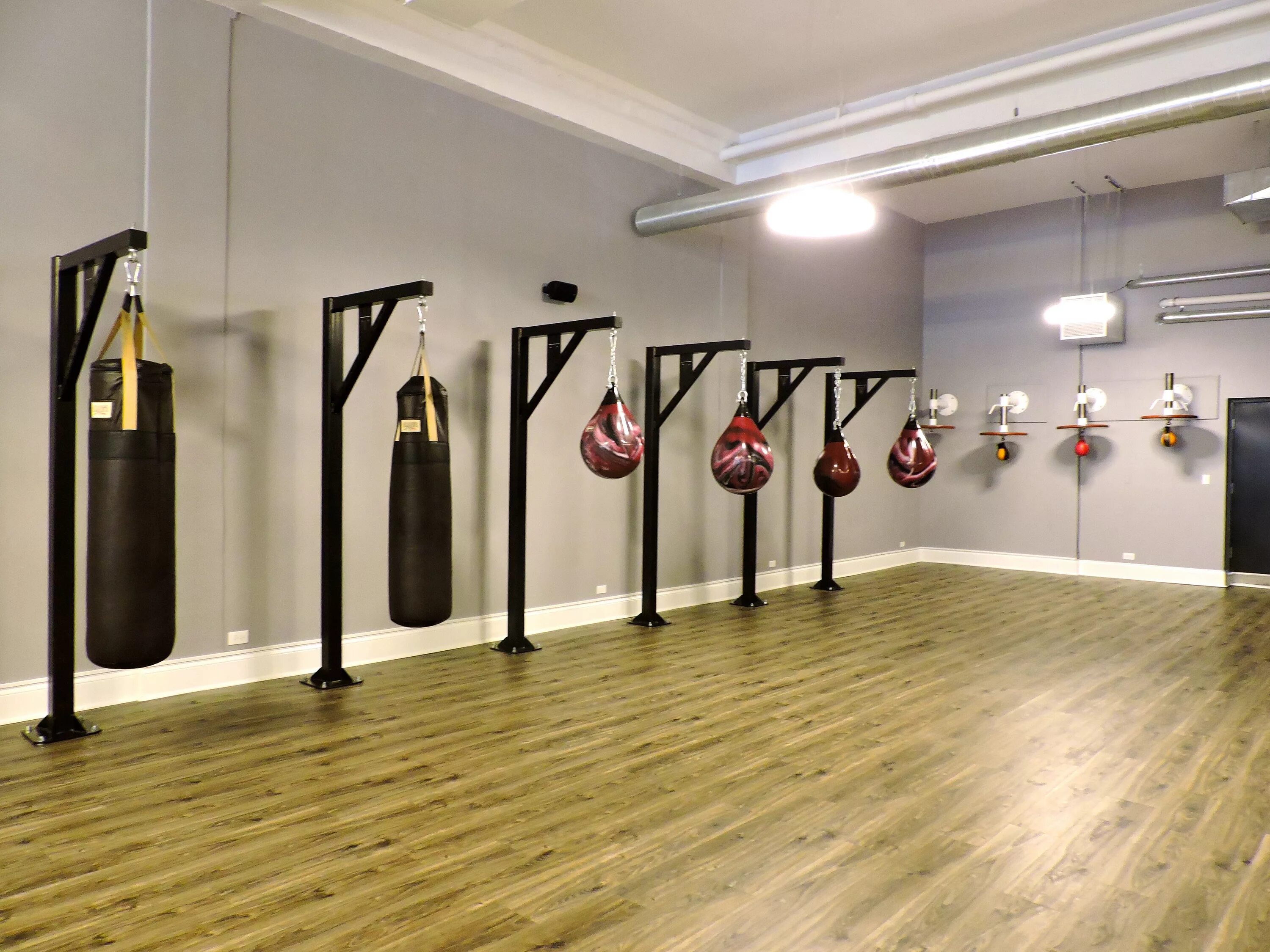 Комната бокса. Боксерский зал в гараже. Boxing arena. [jn бокс в рум сервисе. Боксерский зал в подвале.