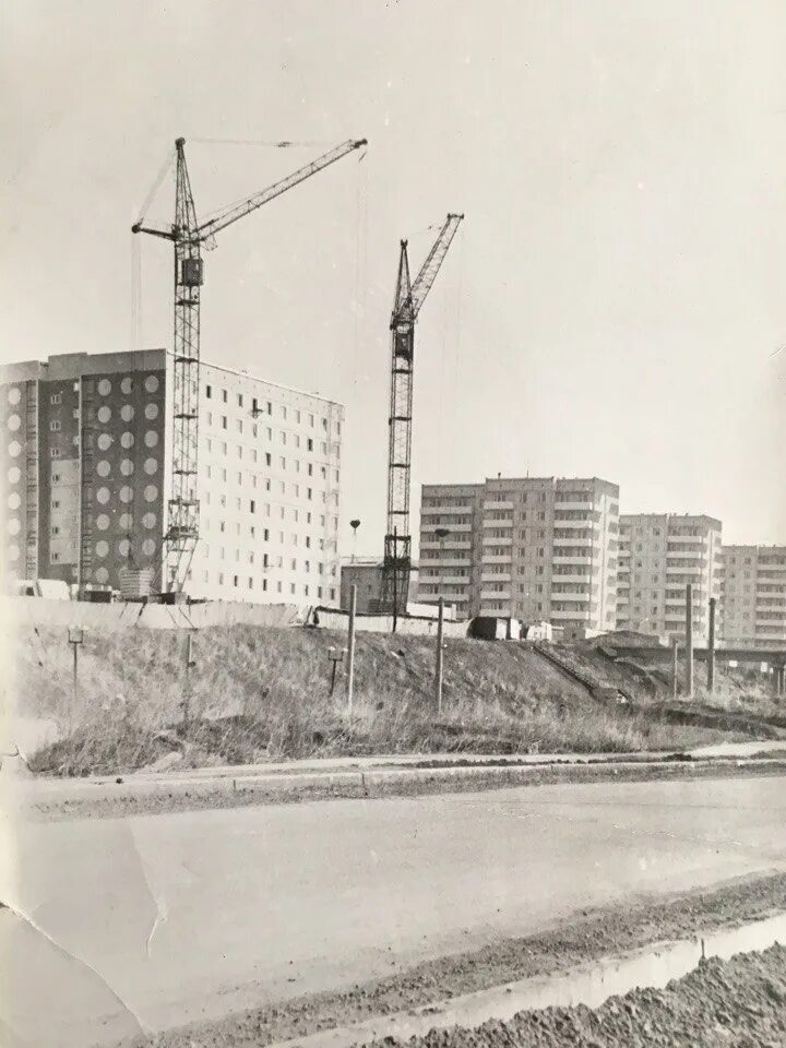 Солнечный красноярск дорога. Красноярск Солнечный в 1990. Старый Красноярск Солнечный. Солнечный мкр 1980. Красноярск Солнечный район.