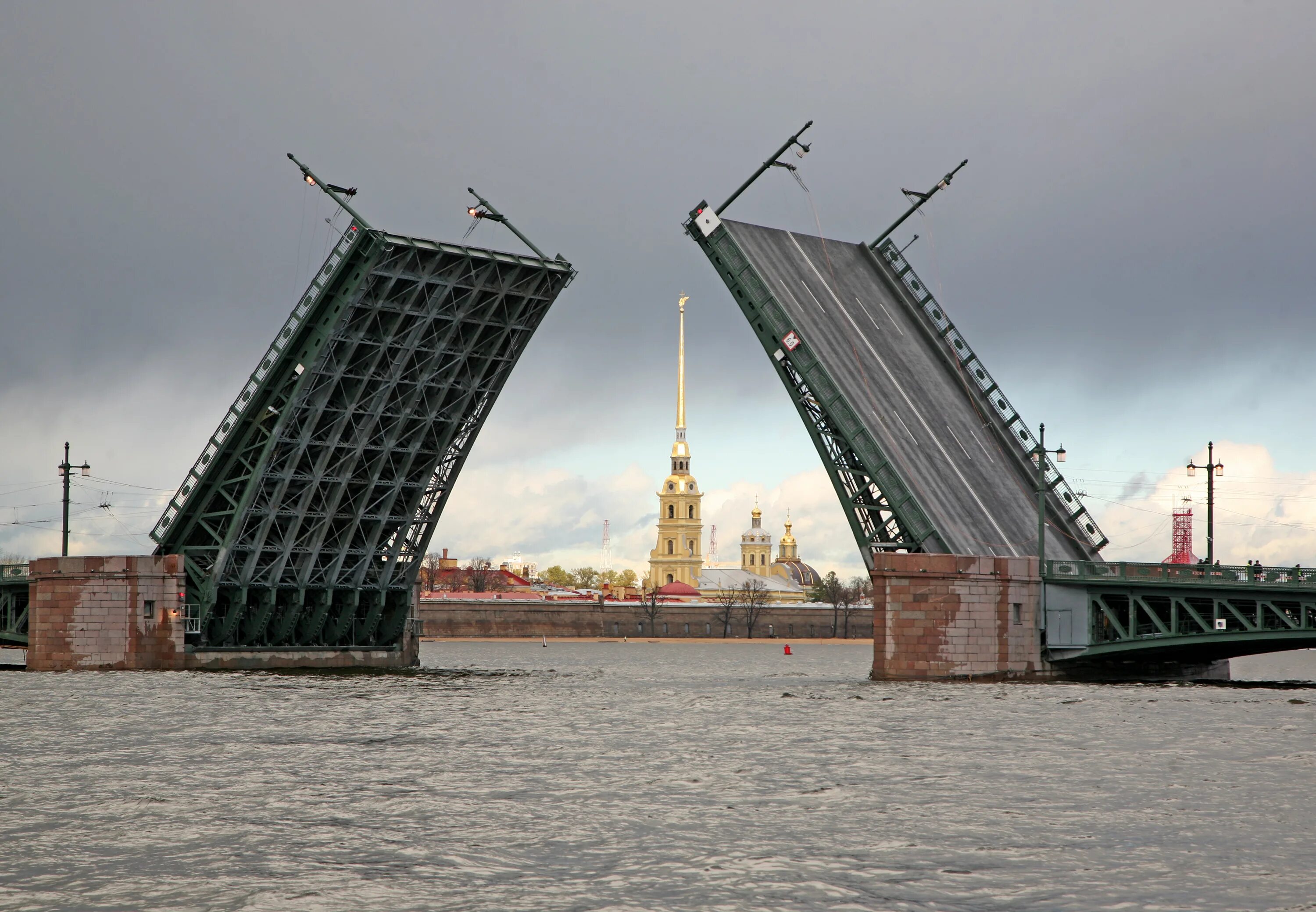Город разведенных мостов