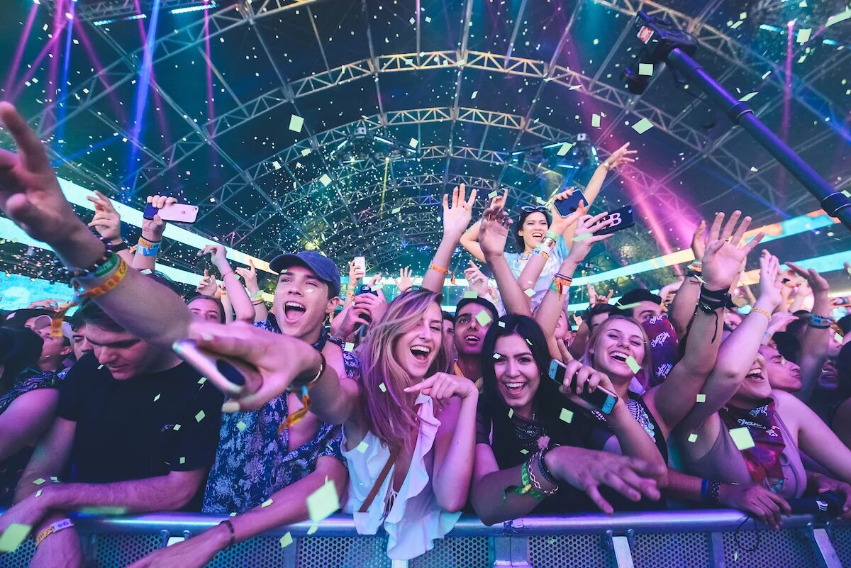 Новинки крутых песен 2019. Современные треки. Музыкальные новинки. Coachella реклама. Coachella 2017.