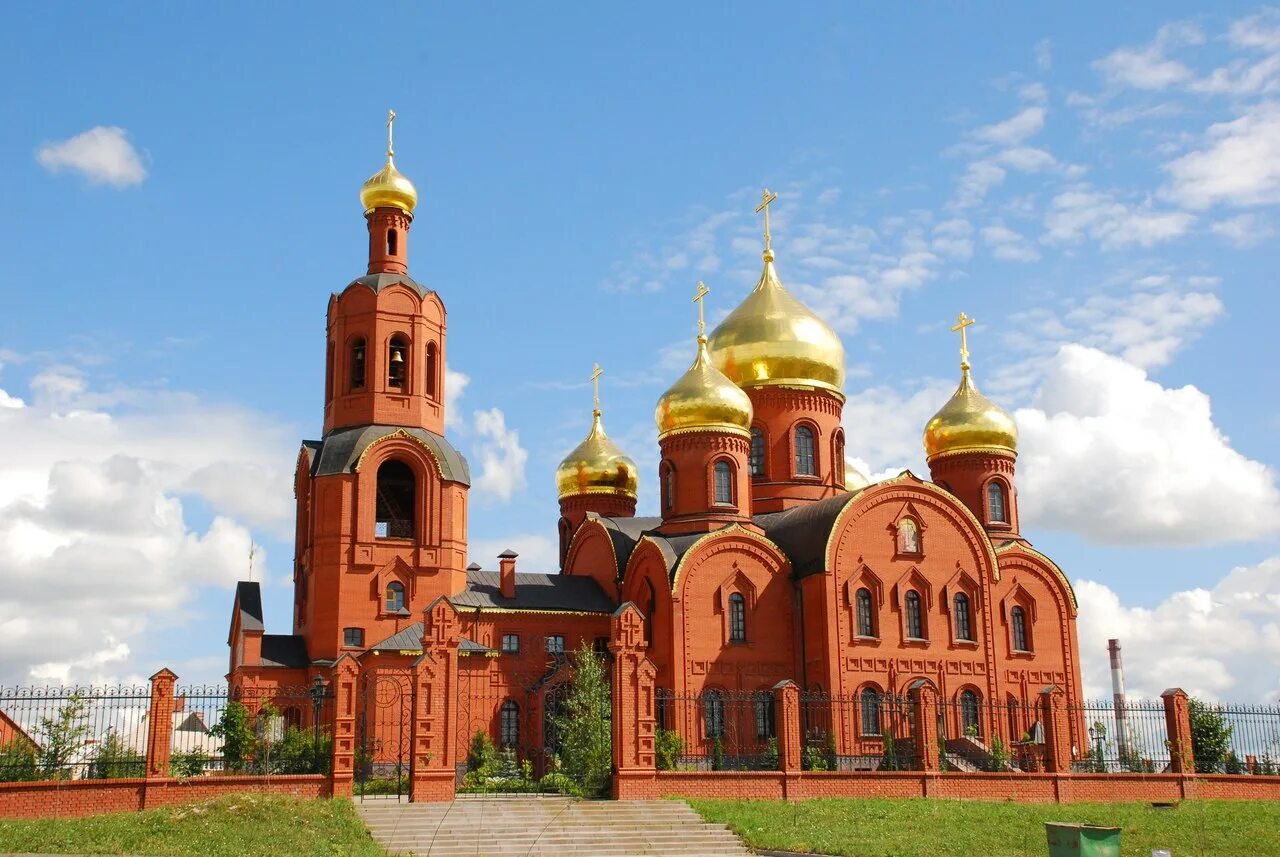 Спасо-преображенский собор г. Губкин церкви. Покровский храм белгород. Губкин церкви. Спасо-преображенский собор губкин.