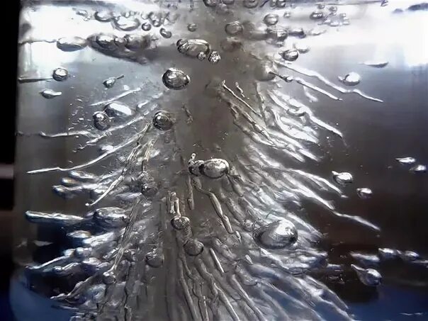 Эрасто Мпемба. Замороженная вода. Замерзшая вода. Замерзшие капли воды. Замерзание воды образование