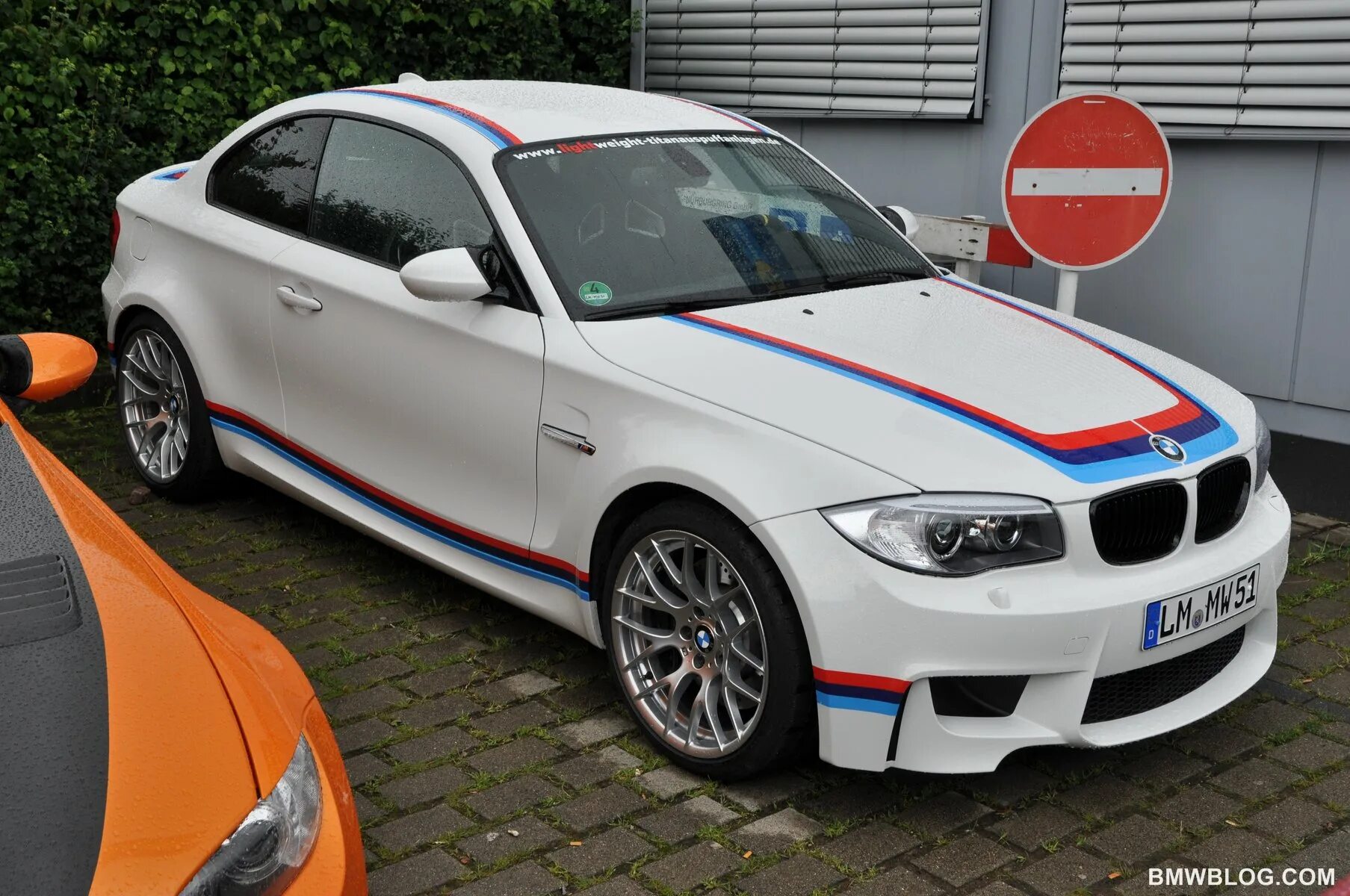 Цвета бмв 1. Bmw m1 csl. bmw m1 белая. 3 полоски бмв. bmw 1 series m coupe.