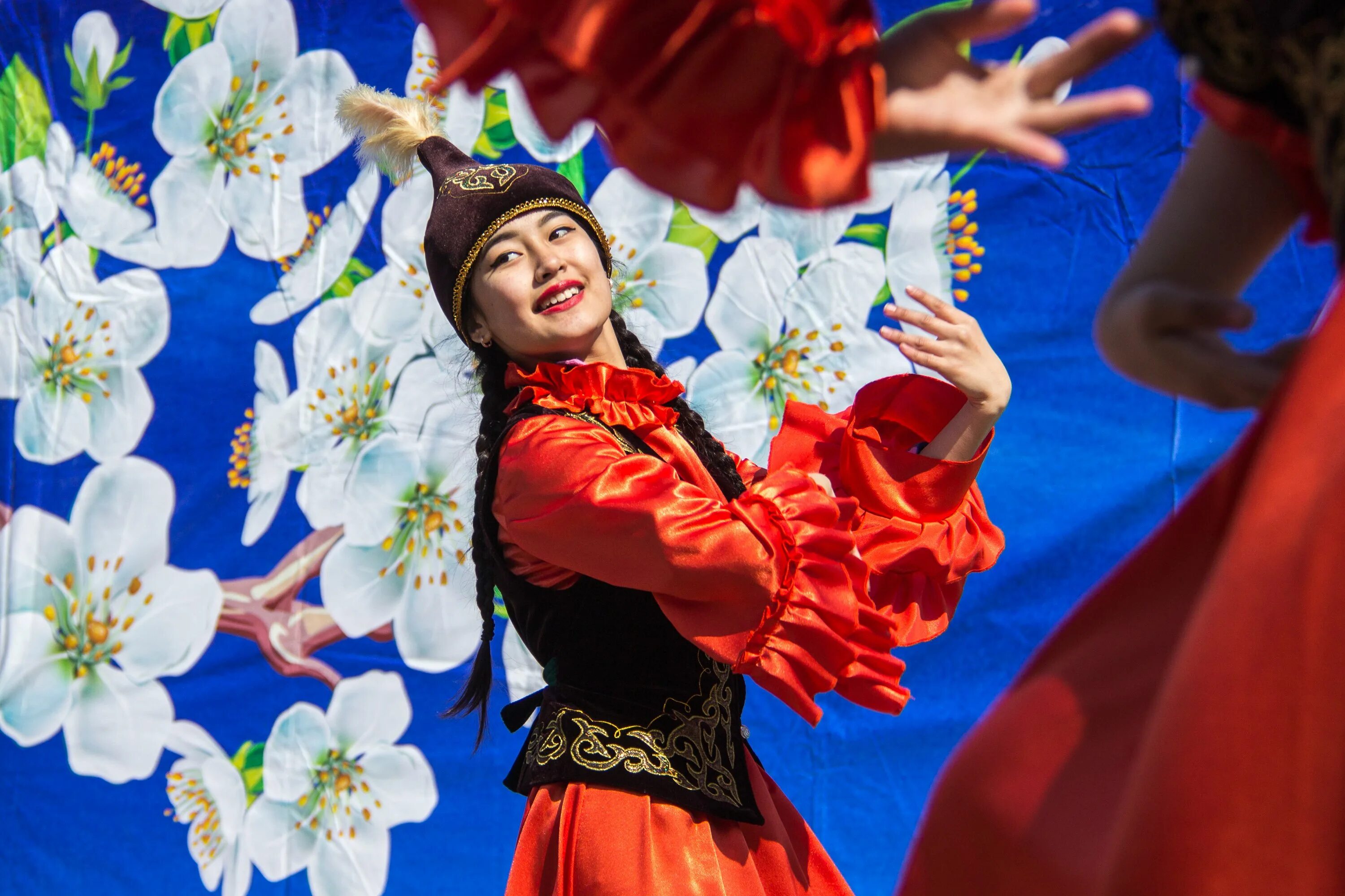 Фото с праздником навруз. Навруз праздник тюркских народов. Навруз праздник весны. С праздником Навруз. С весенним праздником Навруз.