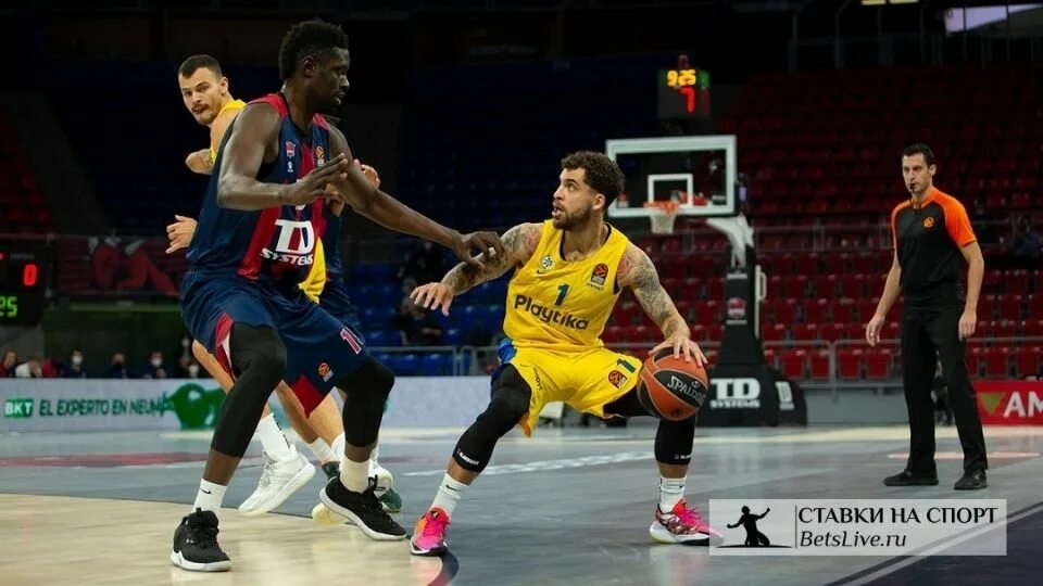 Цска баскетбол евролига. Маккаби тель авив игрок. Маккаби тель авив баскония. Маккаби тель авив баскония. Новый лого маккаби т а.