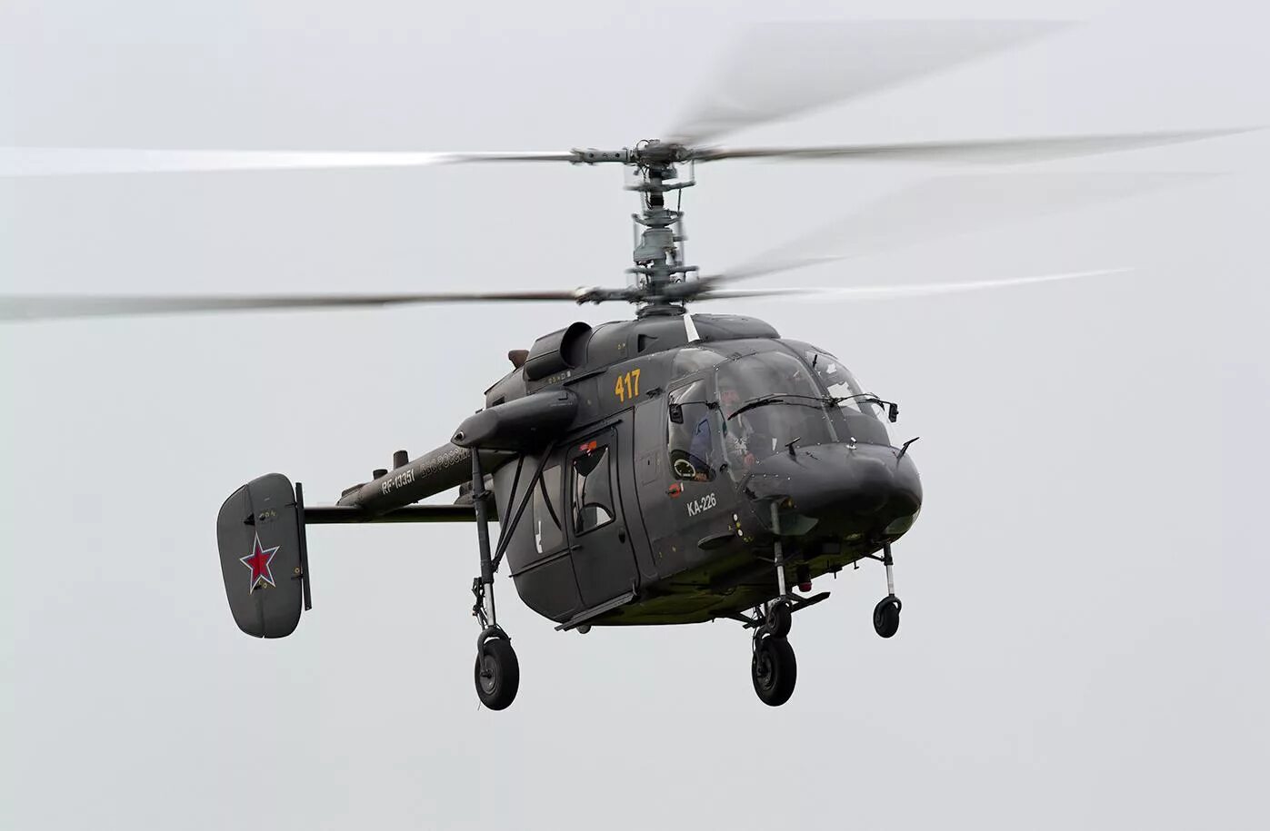 Где нужен вертолет. Вертолет на вертолетной площадке. Вертолет на стоянке. Где нужен вертолет. Винтолёт.