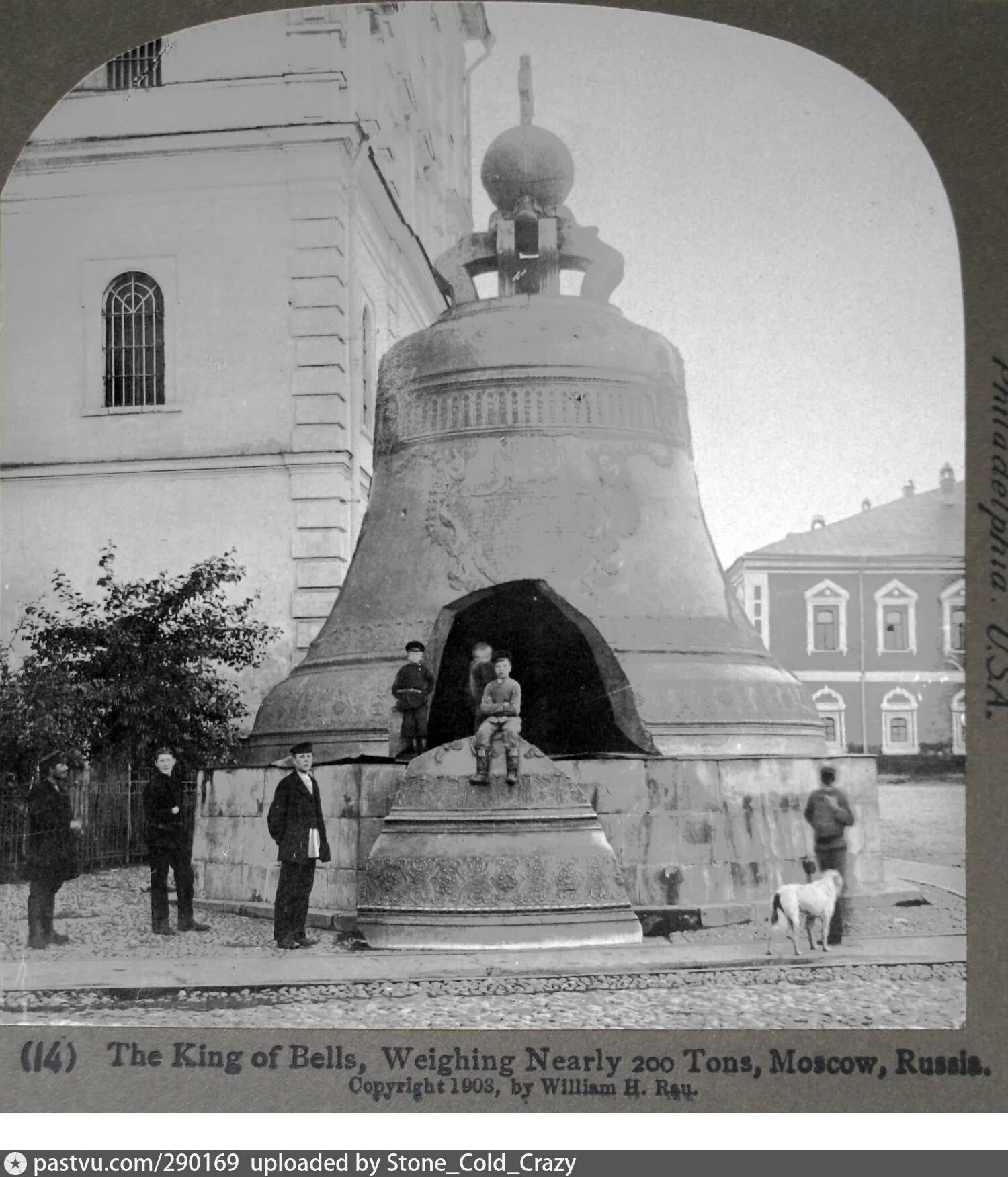 The tsar bell weighs tonnes. Царь колокол в москве. Памятник царь колокол в москве. The tsar bell weighs tonnes. Памятник царь колокол в москве.