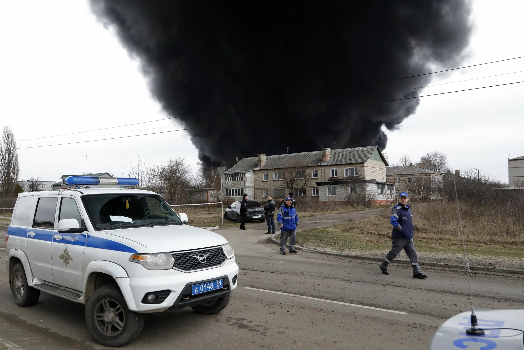 Теракт в белгороде сегодня последние новости. Пожар нефтебазы в Белгороде 2022. Белгород обстрел Белгородской нефтебазы. Нехотеевка Белгородская область обстрел. Село Нехотеевка Белгородская область.