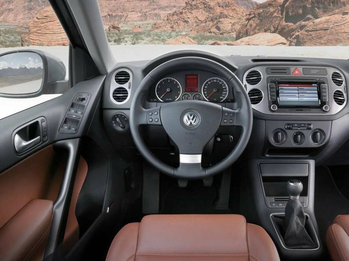 Volkswagen tiguan салон. Tiguan 2008 салон. Volkswagen Tiguan 2008 салон. Фольксваген Тигуан 2007 салон. Фольксваген Тигуан 2008 салон.