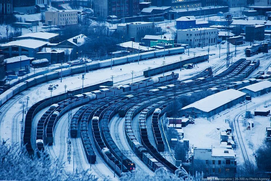 Мурманская железная дорога. Железная дорога Мурманск. Полярная станция Мурманск. Порт и железная дорога Мурманск. Вокзалы города Заполярный Мурманской области.