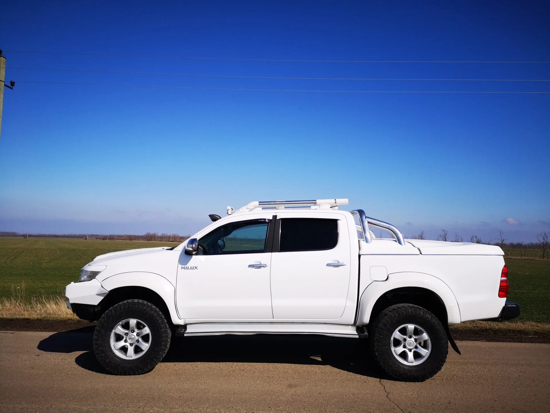 Toyota Hilux 2012. Тойота Хайлюкс 7. Тойота Хайлюкс 2012 белый. Тойота Хайлюкс белая. Куплю хайлюкс б у