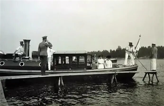 Рыбаки на лене. Caba 700 viking катер. Столкновение катеров. Катер отчаливает. Катер отчаливает.