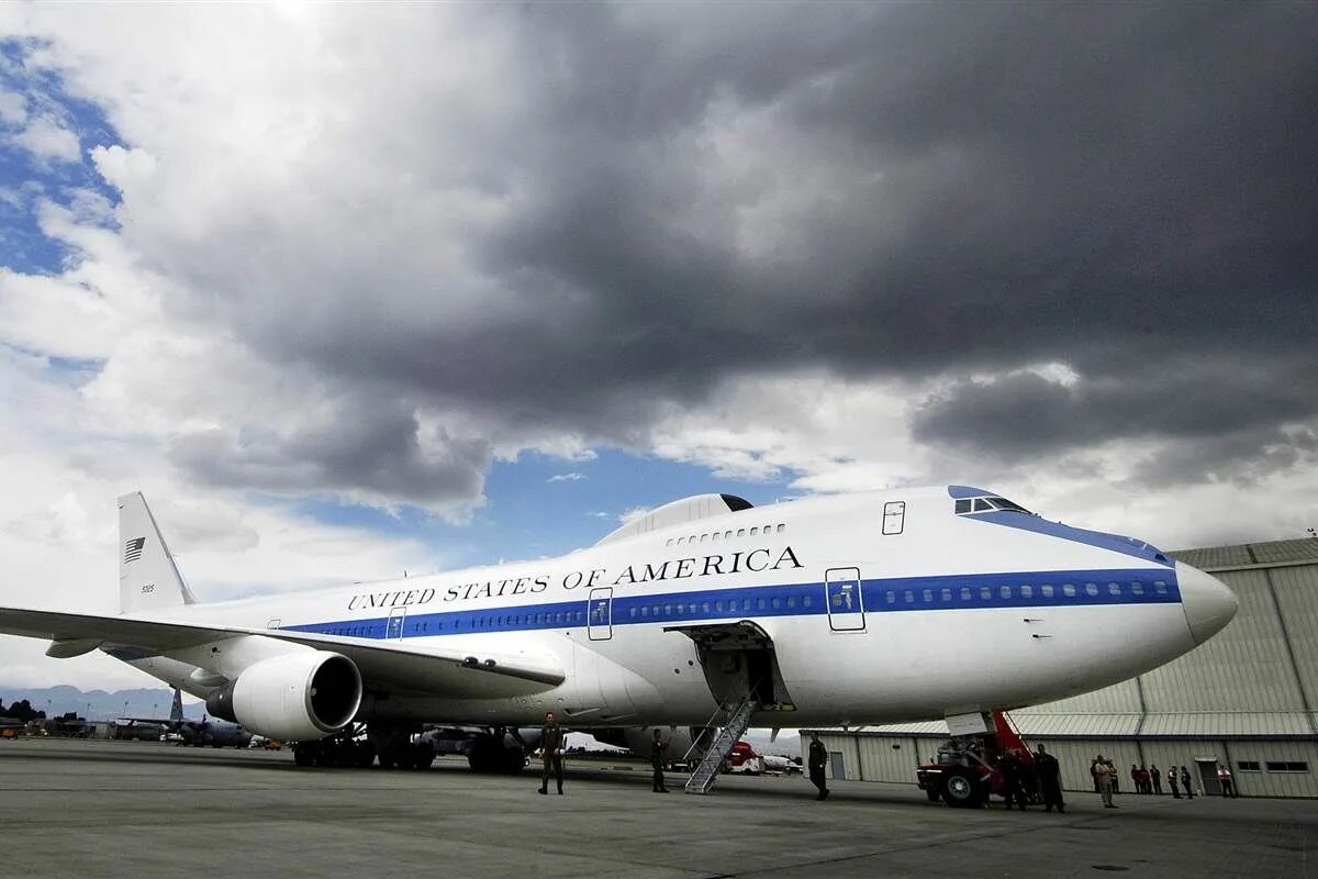 Подняли самолет судного дня. E-4b nightwatch. самолет boeing e-4b вмс сша. notam aviation. doom&#039;s day airplane.