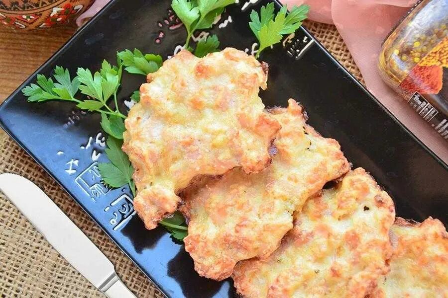 Рубленная курица с сыром. Рубленые куриные котлеты в духовке. Рубленные котлеты из куриной грудки. Рубленные куриные котлеты в духовке. Рубленные котлеты в духовке из куриного филе.