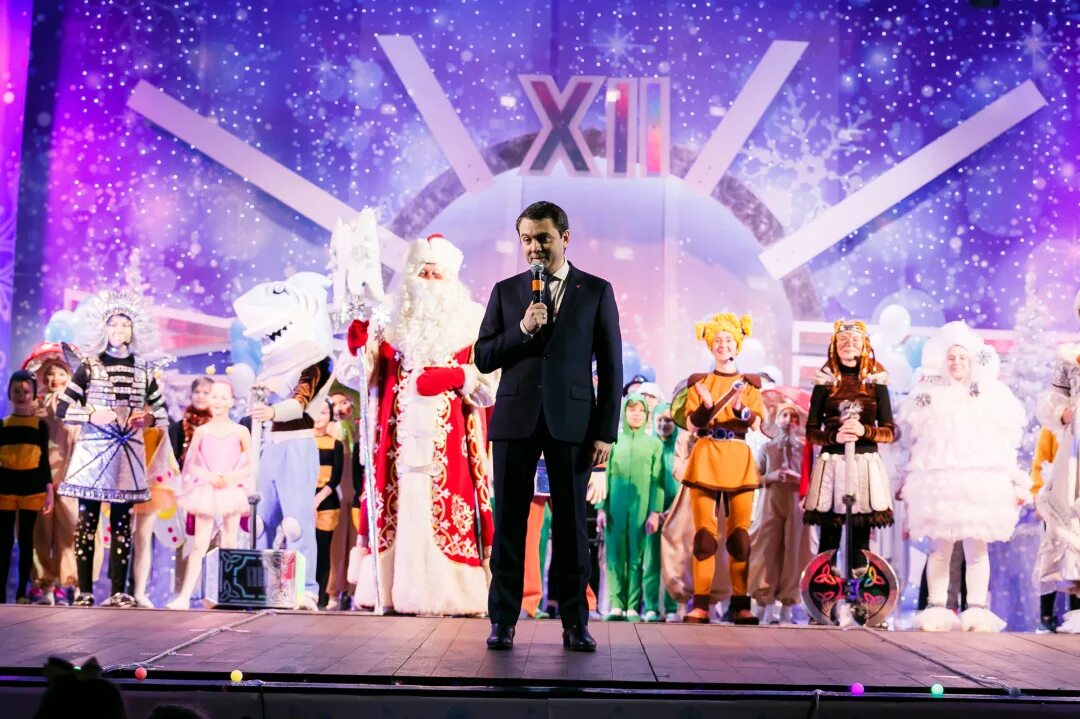 губернаторская елка мурманск фото. губернаторская елка мурманск 2021. драмтеатр губернаторская елка. губернаторская елка мурманск 2022. губернаторская елка мурманск 2022.