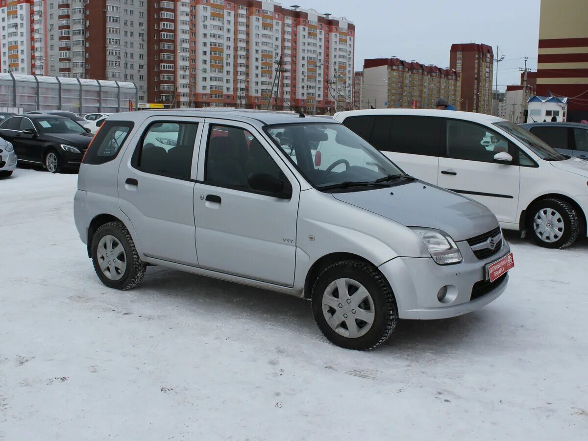 Куплю автомобиль сыктывкар. Suzuki Ignis 2006 белая. Suzuki Ignis 2. Сузуки Игнис серебристая. Suzuki HR 2006.