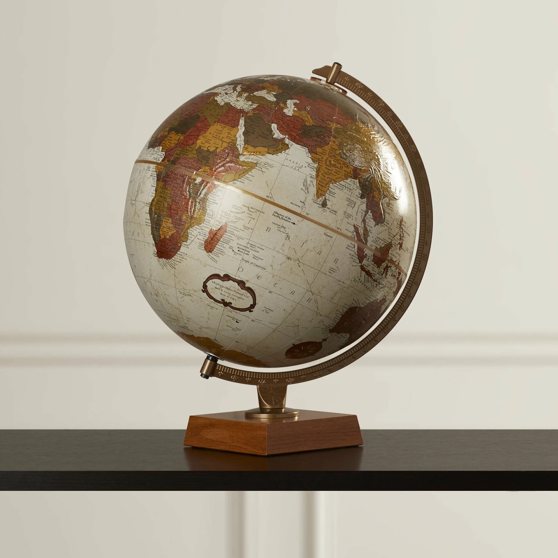 Винтажный Глобус. Глобус на стол руководителя. Relief Globe. Лампа стол Глобус картинки.