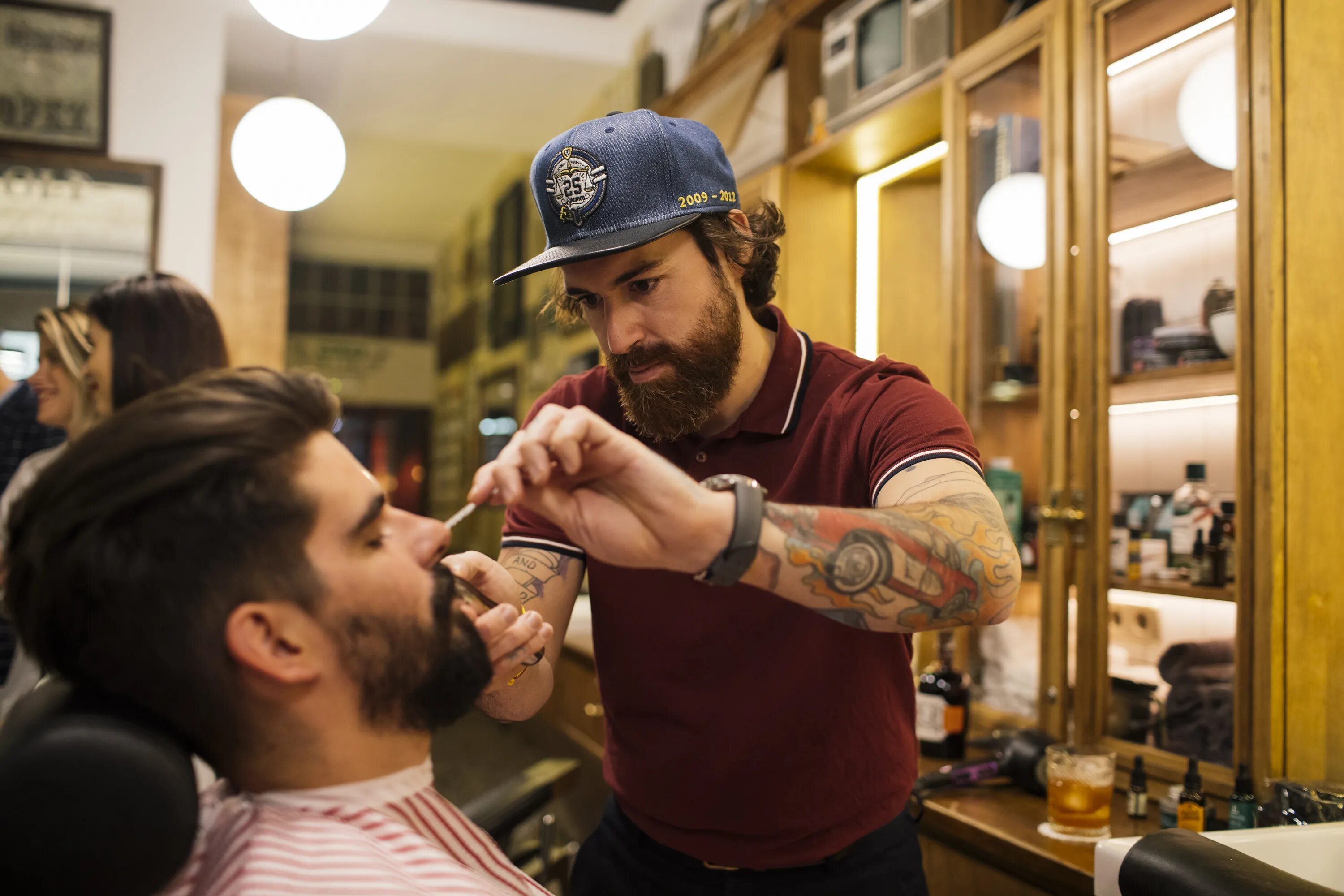 Барбер пушкин. Барбершоп пушкино тургенева 13. Чаплин петропавловск барбершоп. Топ ган барбершоп москва. Нашивка пушкин.