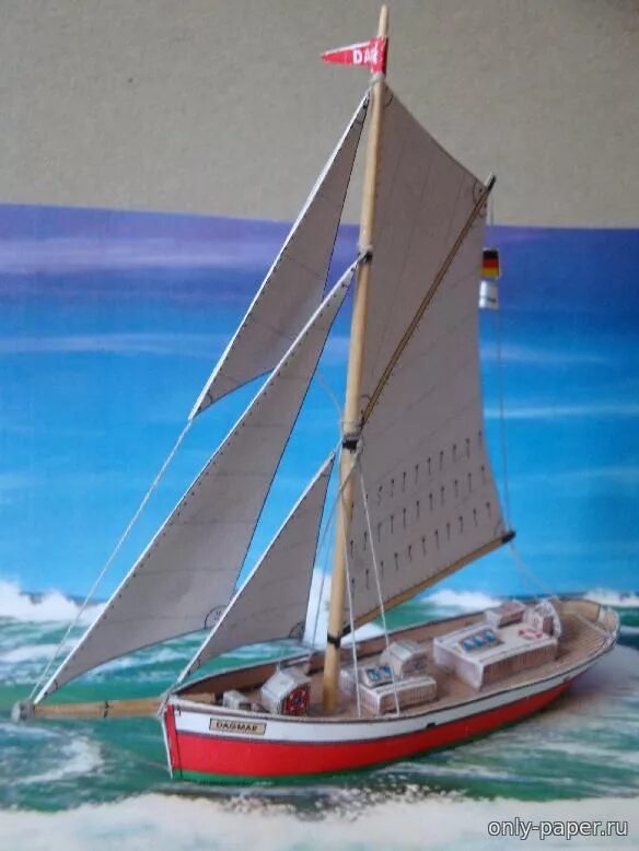 Парусник из картона. Модель яхты парусной Вега. Модель яхты из бумаги. Модели кораблей из картона. Модель яхты из картона.