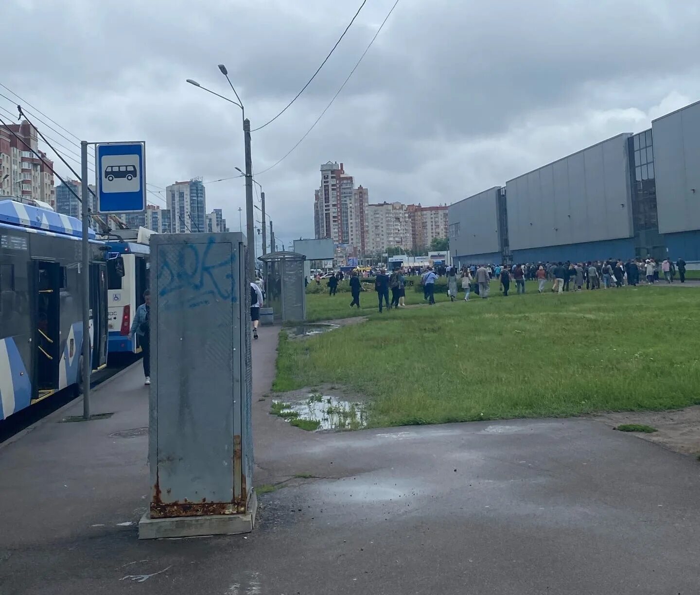 Ленинский проспект Кронштадтская площадь. Ленинский проспект пробки. Кронштадтская площадь 2005. Светофор на проспекте Энгельса и Скобелевского проспекта.