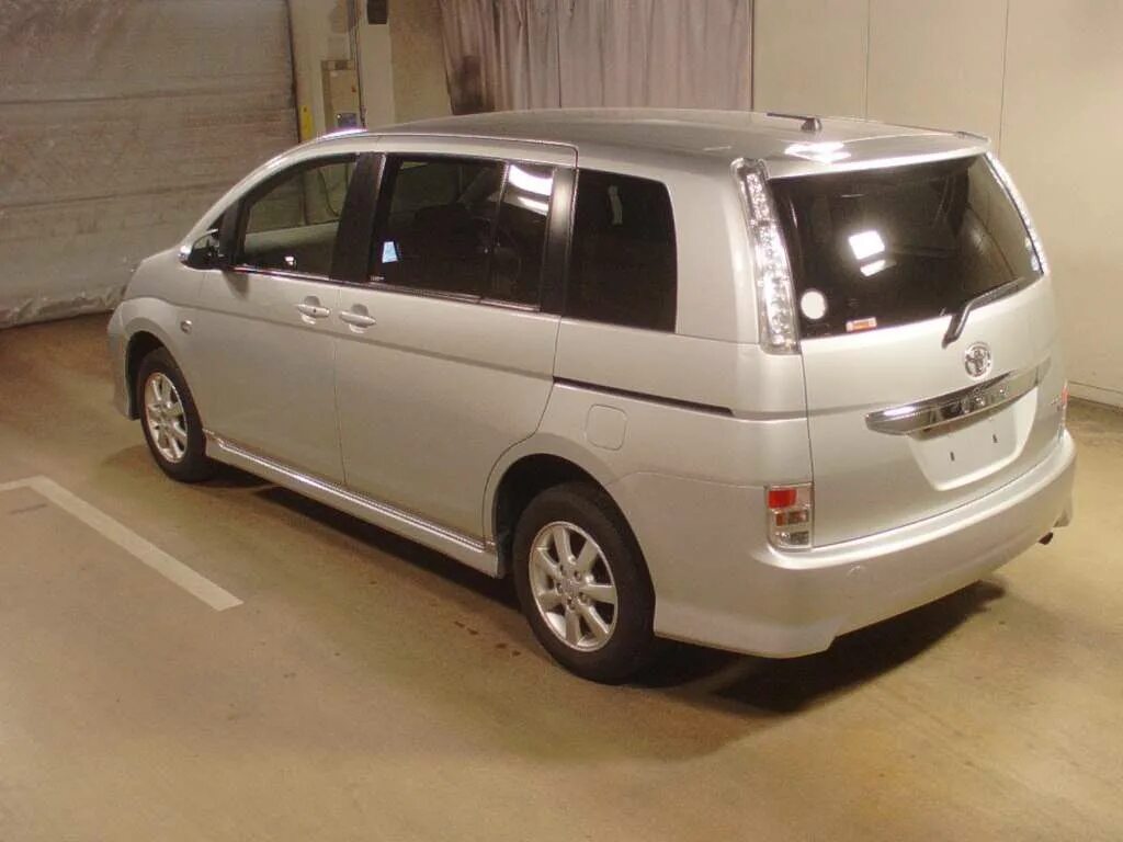 Тойота Исис 4 ВД. Toyota Isis Platana. Тойота минивэн 7-8 местный 1999. Toyota Isis 2022. Праворукие машины из японии б у