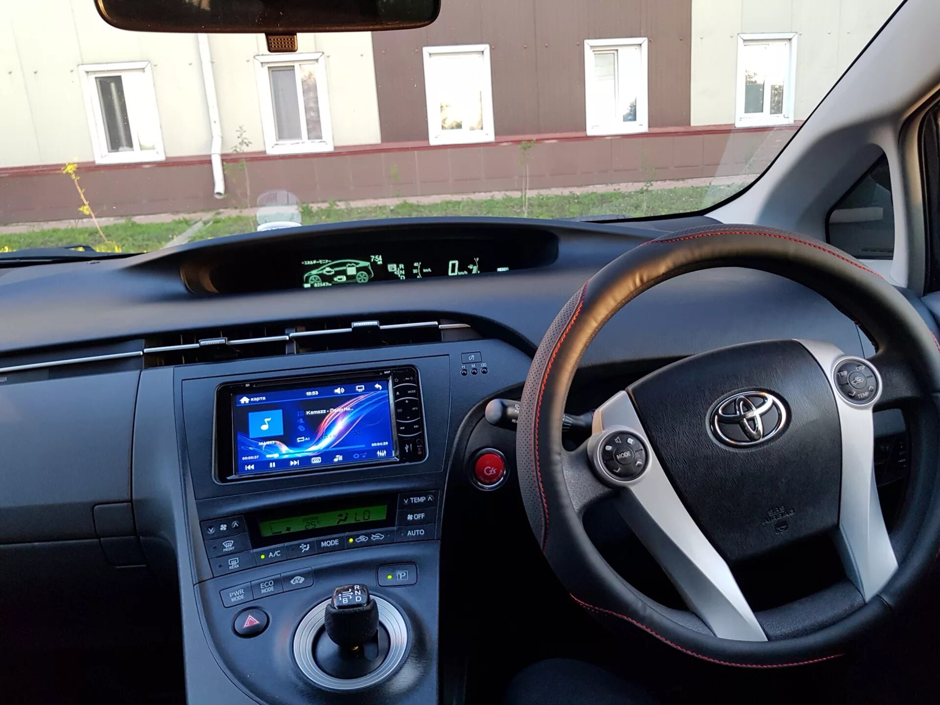 Prius 30 купить. Toyota Prius 30 салон. Приус 30 кузов салон. Тойота Приус 30 кузов Солон. Тойота Приус 2011 салон.