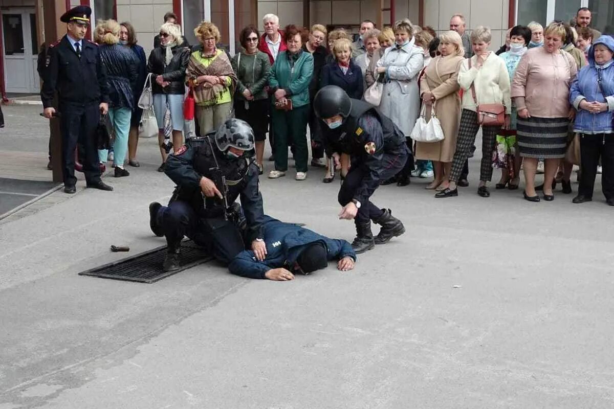 Теракт в Казани Ильназ Галявиев. Казанский стрелок Галявиев. Казань стрельба в школе Ильназ Галявиев. Казанский стрелок Ильназ. Новости про школу сегодня