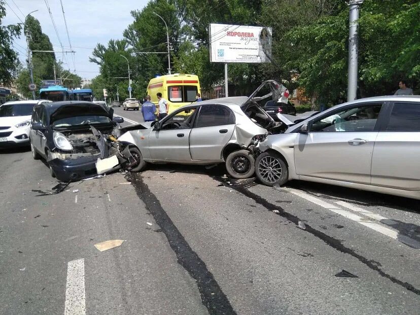 Three people were killed and four injured in an accident in the center of Sarato