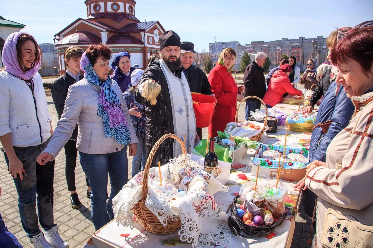 В какое время можно освятить. Новоиерусалимский монастырь освящение куличей. Демьяновская Церковь Клин освящение куличей 2023. Николо-Сольбинский женский монастырь освящение куличей. Куличи Новотихвинский монастырь.