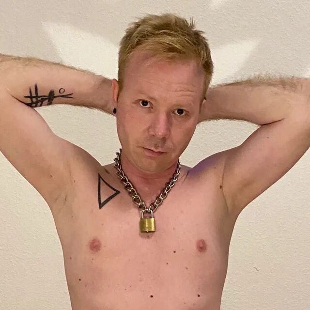 Fag-rob-exposed. Tim laurenz gay. Хоффман человек паук. Exposed faggot. Exposed faggot.