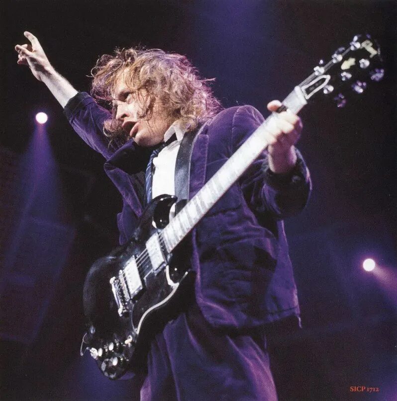 Фандерстрак ас дс. Ac dc 1990 фататы. Ac dc 1990. Ac/dc live 1990. Ac/dc группа.