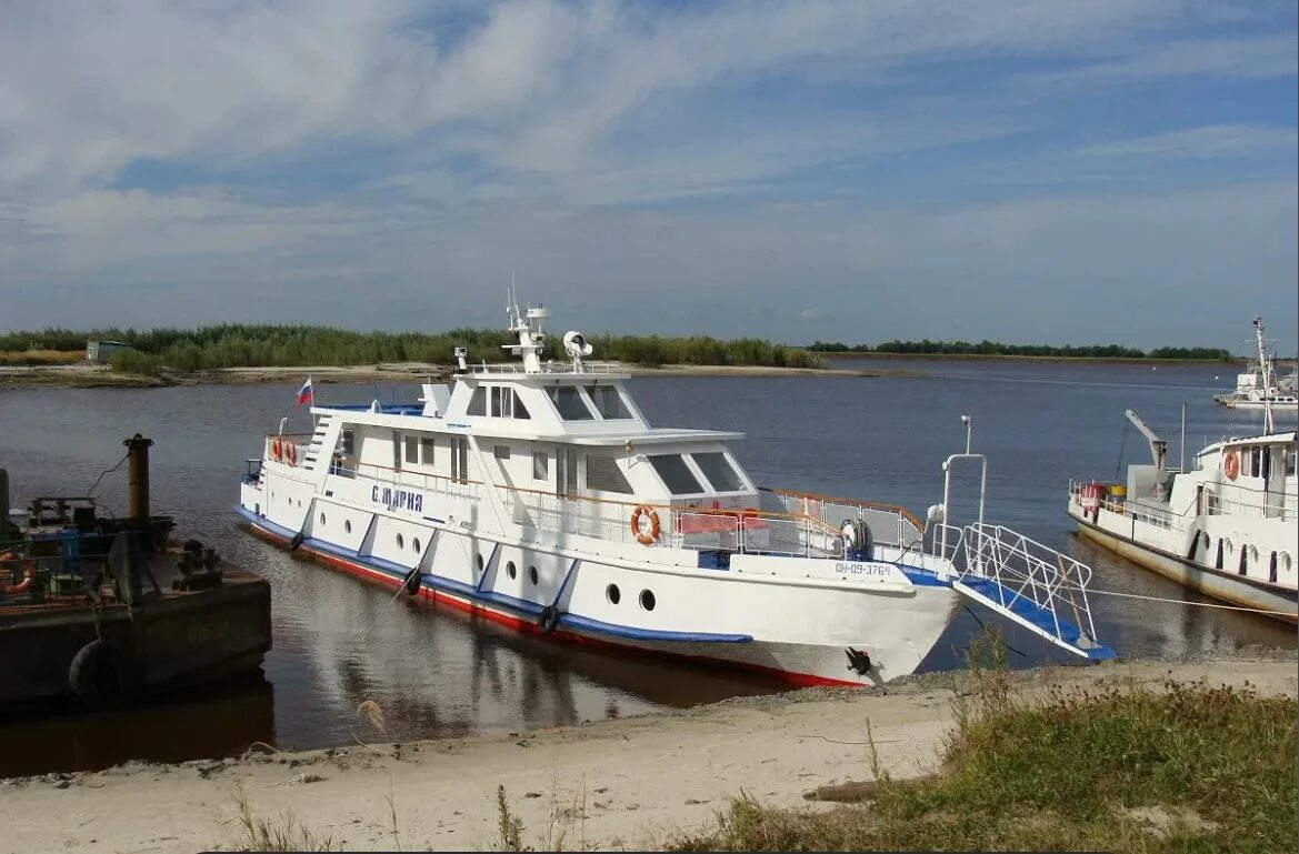 Иртыш прогулочные теплоходы омск. Теплоход заря омск большеречье. Теплоход омск. Заря 353 омск. Москва 112 теплоход омск.
