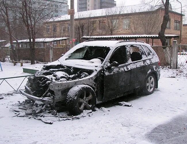 Горит х6. Горящая бмв х5. горит бмв х5. сгоревший bmw x5m.