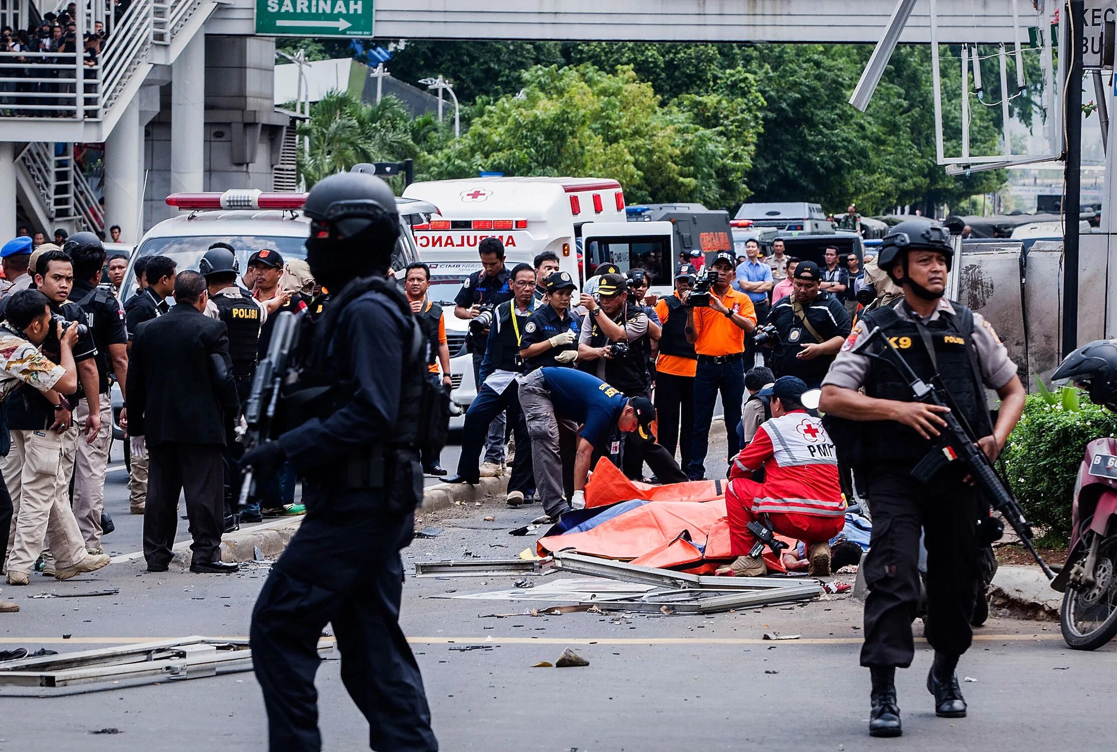 Террористы сейчас живы. Теракт в Индонезии Джакарта.