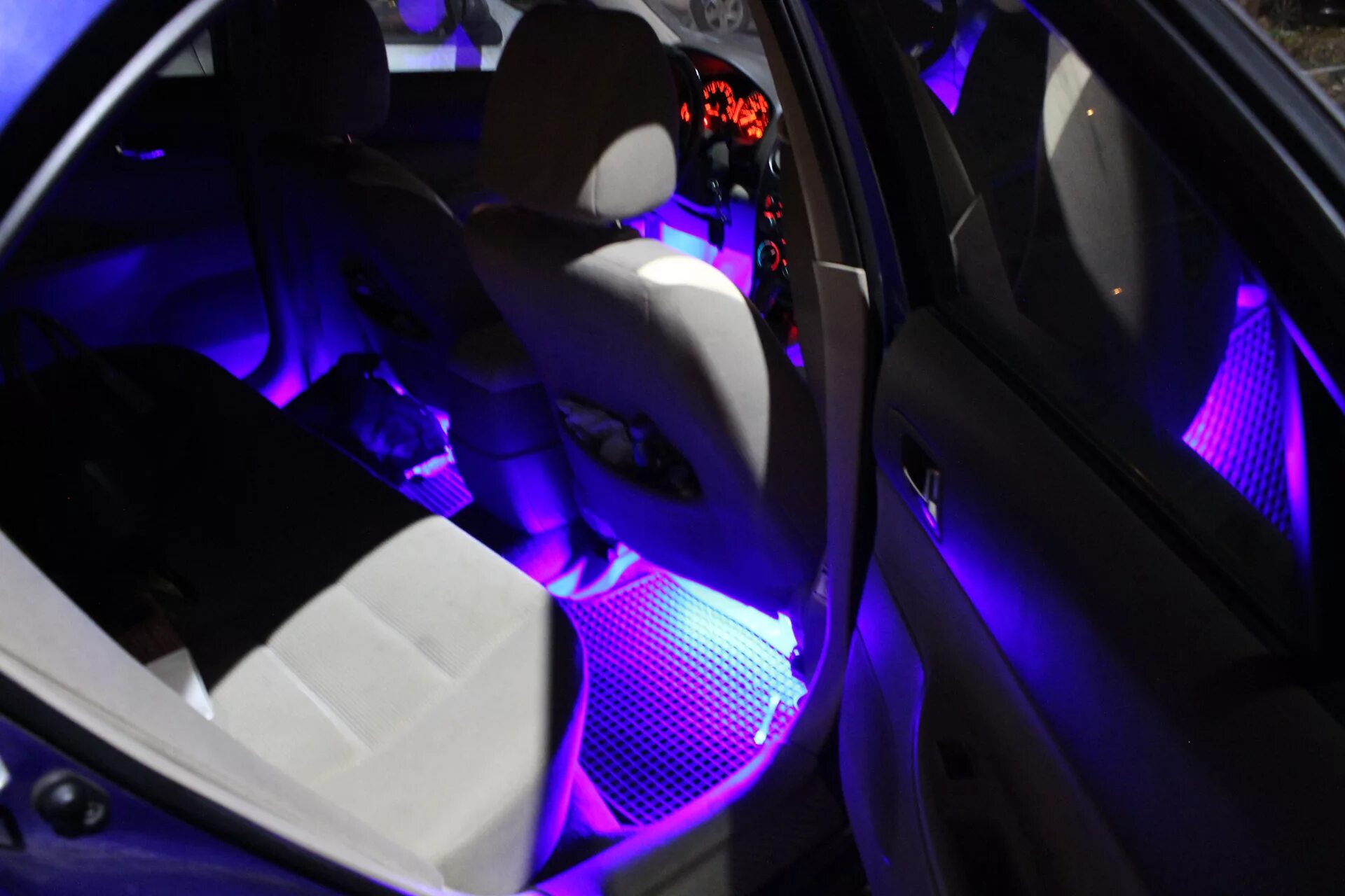 Подсветка салона Мазда 6. Подсветка ног Mazda CX-5. Подсветка салона Мазда 6 GH. Подсветка ног Мазда 6 GH. Подсветить 6