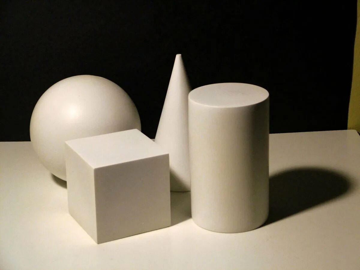 Геомантические фигуры. Объемные фигуры. Цветные фигуры. Разноцветные фигуры. Композиция из объемных геометрических фигур.