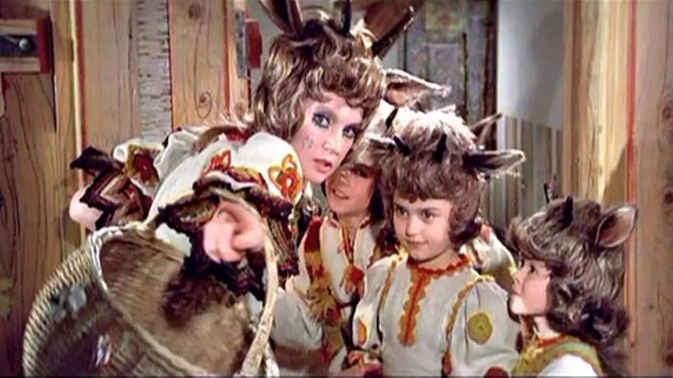 Сказка семеро козлят гурченко. Кинофильм мама 1976. Кинофильм мама 1976. Гурченко мама 1976. Сказка семеро козлят гурченко.