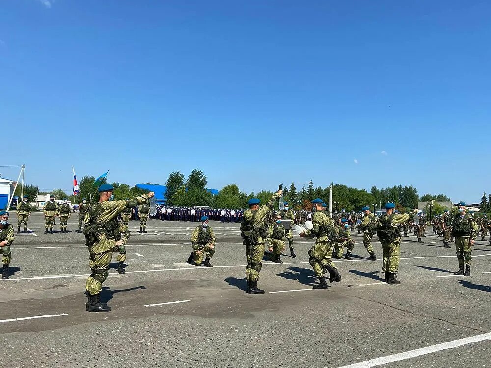 242 вдв. Десантники 242 уц 2 августа. 242 центр вдв. 2 августа омск. 242 центр вдв.