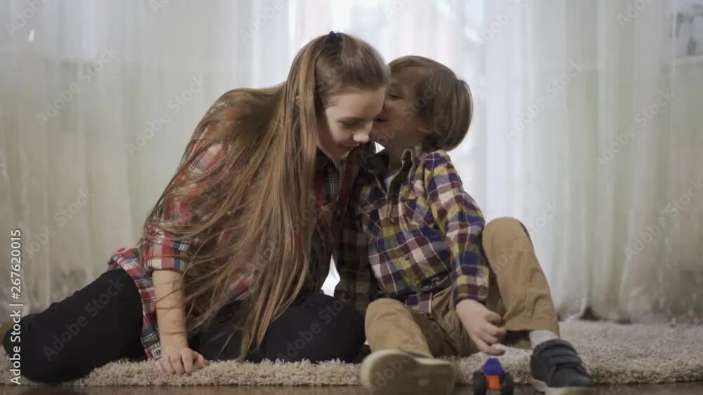 Брат с сестрой играют в доктора. Older sister and her. Rub noses (and sometimes foreheads). Older sister and her. Older sister and her.