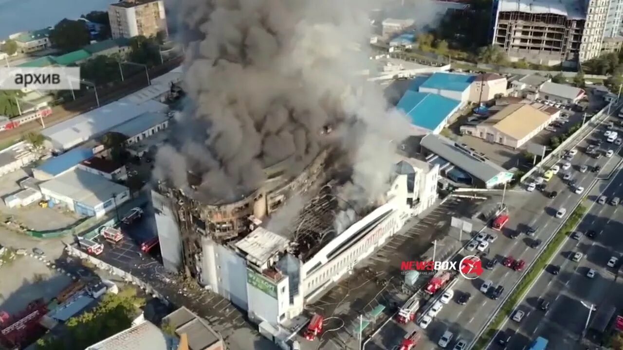 Пожар в улан удэ на ключевской днс. Сбербанк горит. Сгоревший банк. Сгоревший сбербанк. Пожар в сбере пенза.