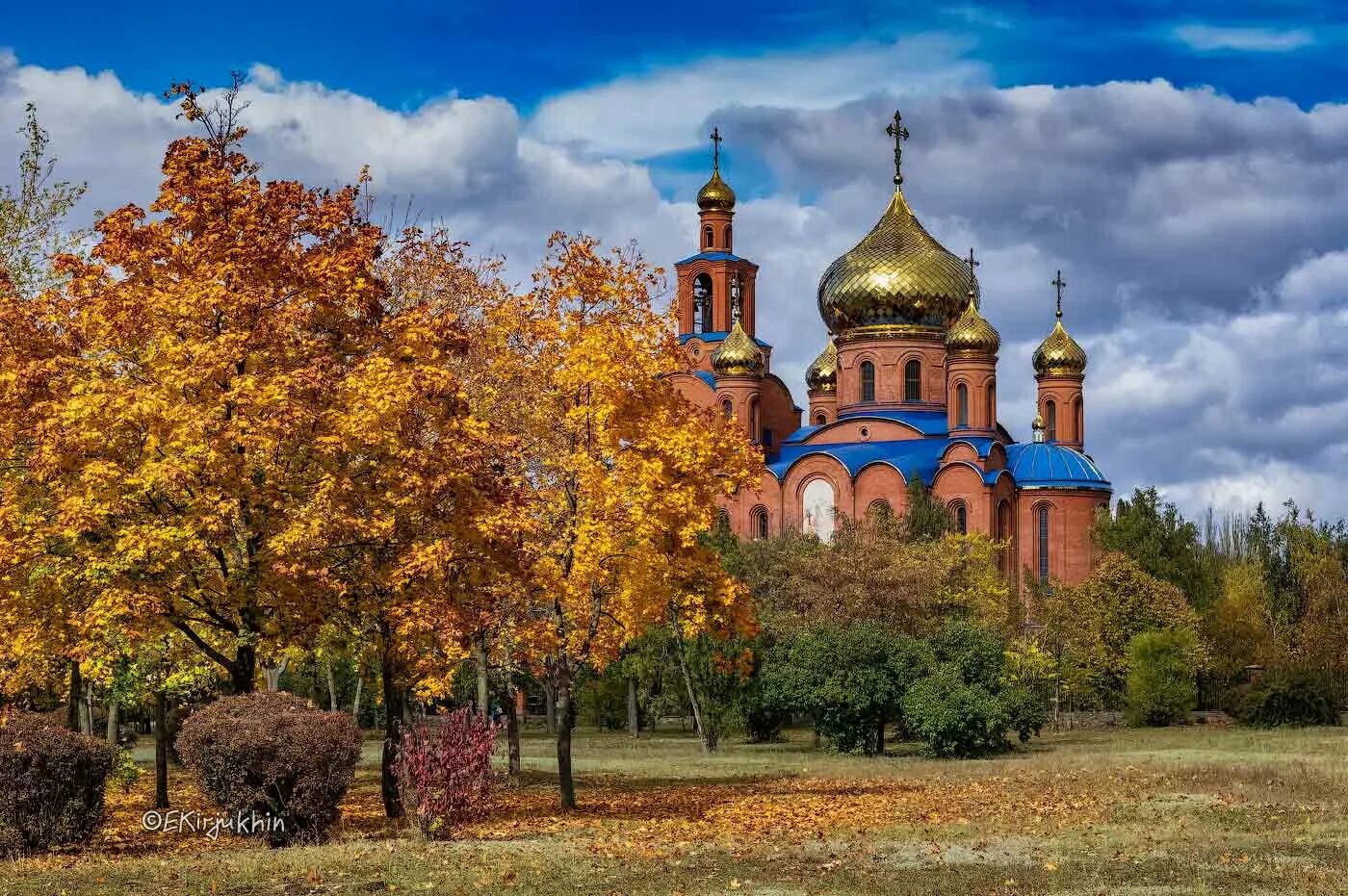 Св осень. Золотая осень Ашинский храм. Осенний православный храм в Архангельской области. Осенний Брянск храм. Белгород Церковь осень.