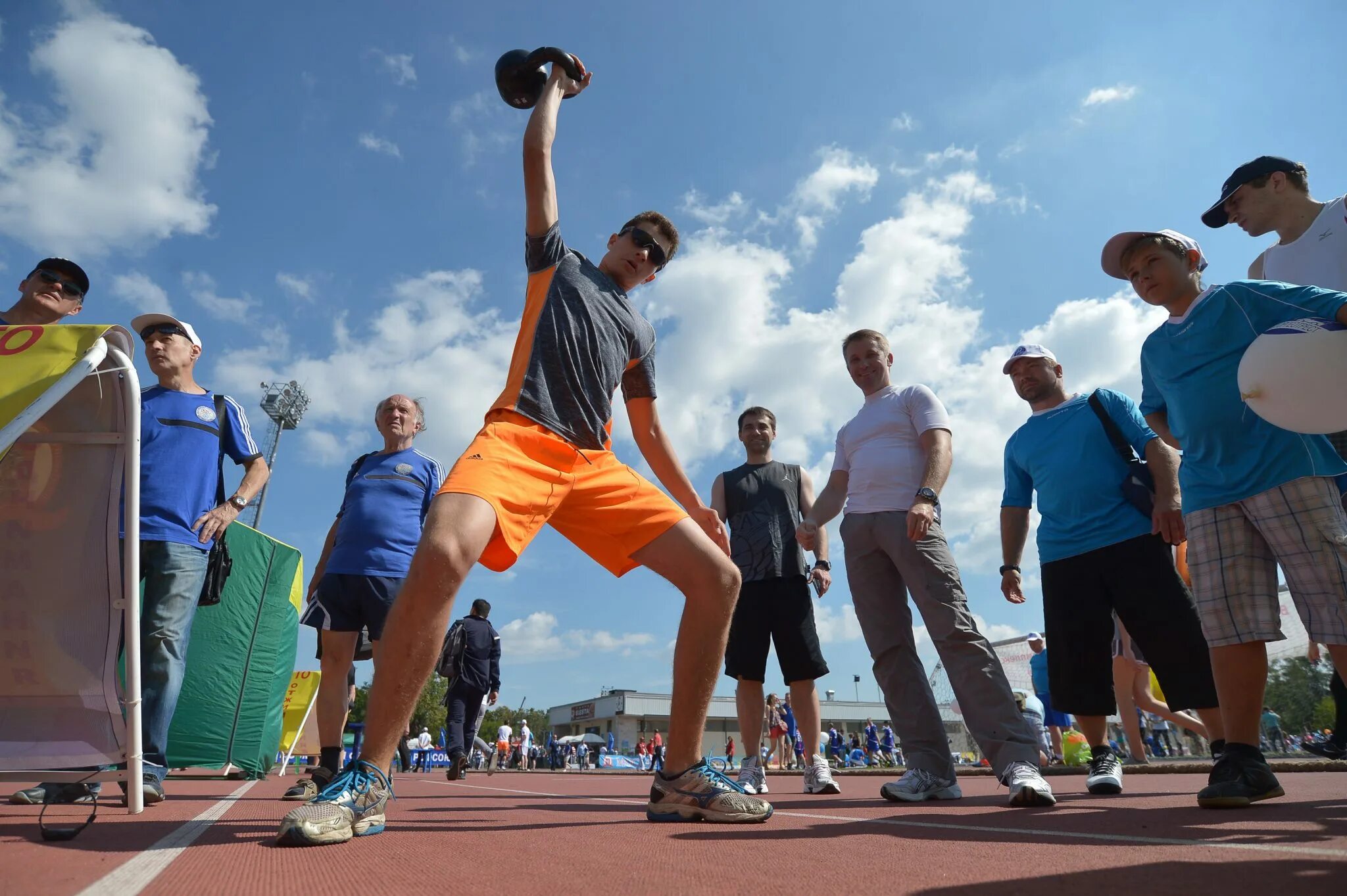 University sports festival boys athletes. Спортивно массовые мероприятия. Спортивные мероприятия. Культурные и спортивные мероприятия. Спортивный праздник.