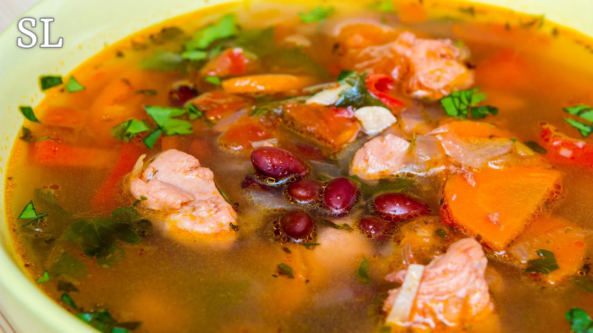 Красный фасолевый суп с курицей. Фасолевый суп армянский. Фасолевый суп с красной с курицей. Фасолевый суп с курицей и овощами. Суп с фасолью и курицей.