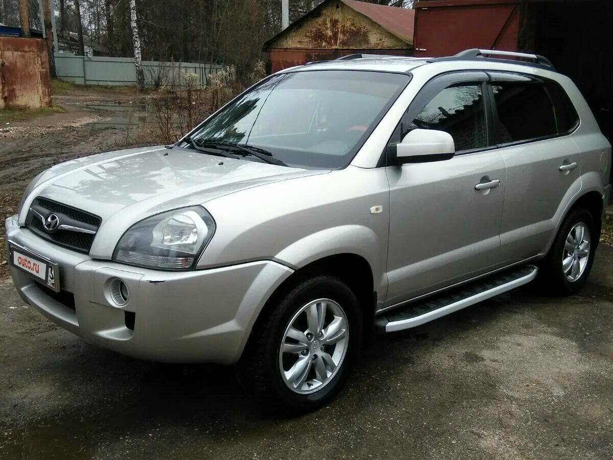 Hyundai tucson 2008 купить. Hyundai Tucson 2008. Туксон 2008 серебристый. Хендай Туссан серебристый 2008 года. Hyundai Tucson 2.0 2008 года.