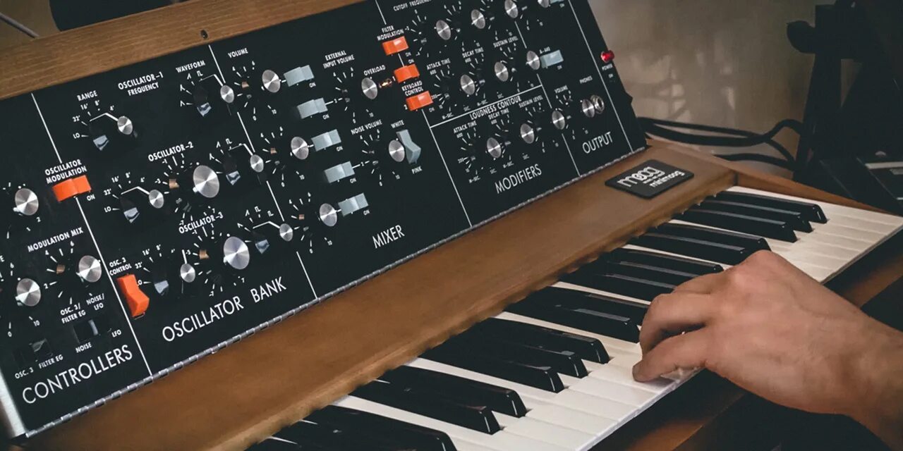 Роланд фантом 7. Музыкальный синтезатор кассио. Yamaha electone 02. Известные синтезаторы. Крутой синтезатор.
