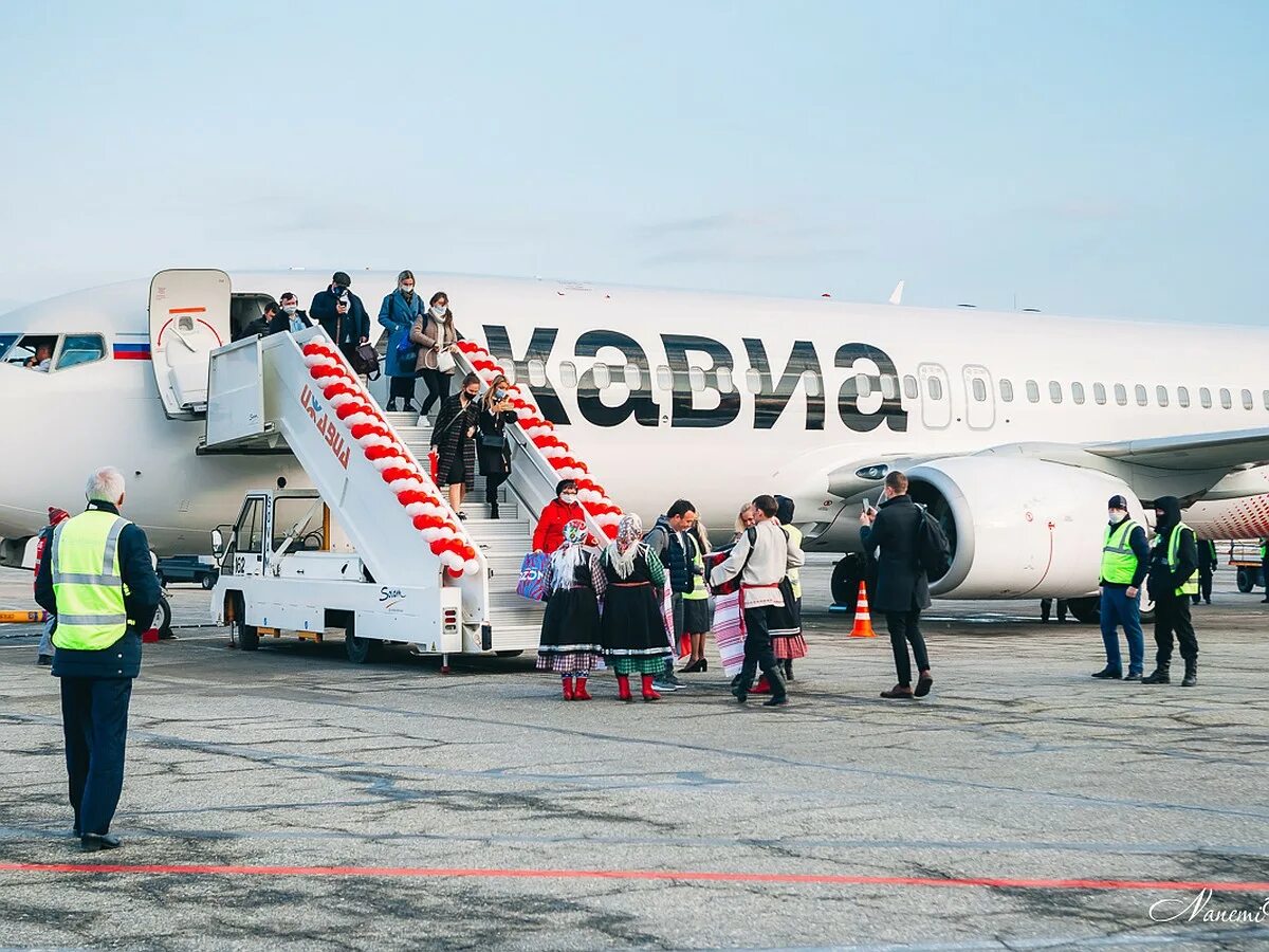 Самолет сочи ижевск сегодня. Boeing 737-800 ижавиа. самолёт боинг 737-800 ижавиа. ижавиа самолеты боинг. боинг 737-800 ижевск.