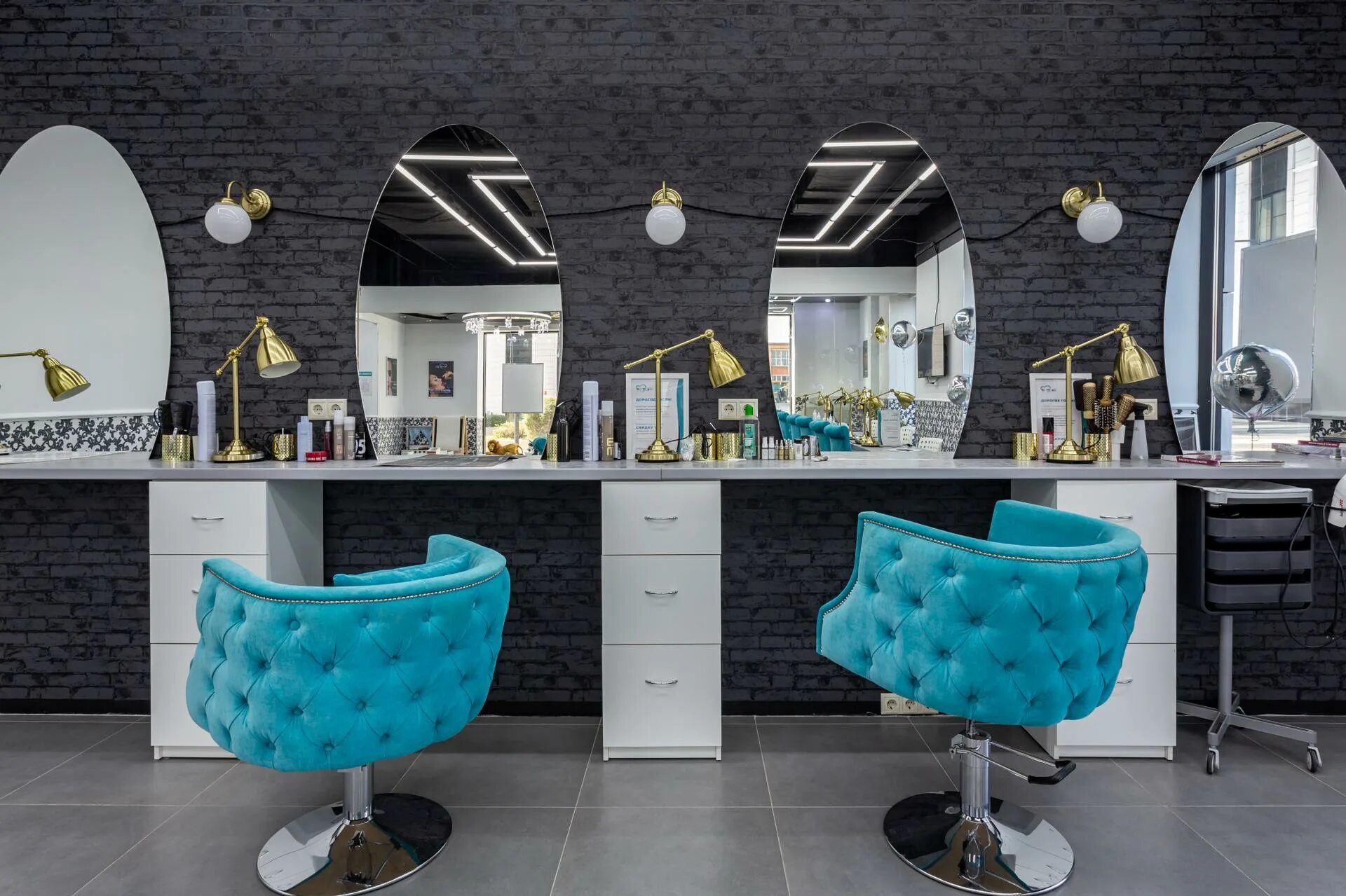 Муви нейл. PR Nail Bar Александры Монаховой. PR Nail Bar Водный стадион. Найлс бар. Нейл бар 17 на Бадаева 6.