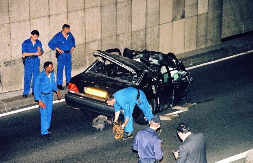 29 августа 1997 года. 29 августа 1997 года. Пожар в кунцево сегодня. Авария 1997. Мерседес w140 принцессы дианы.