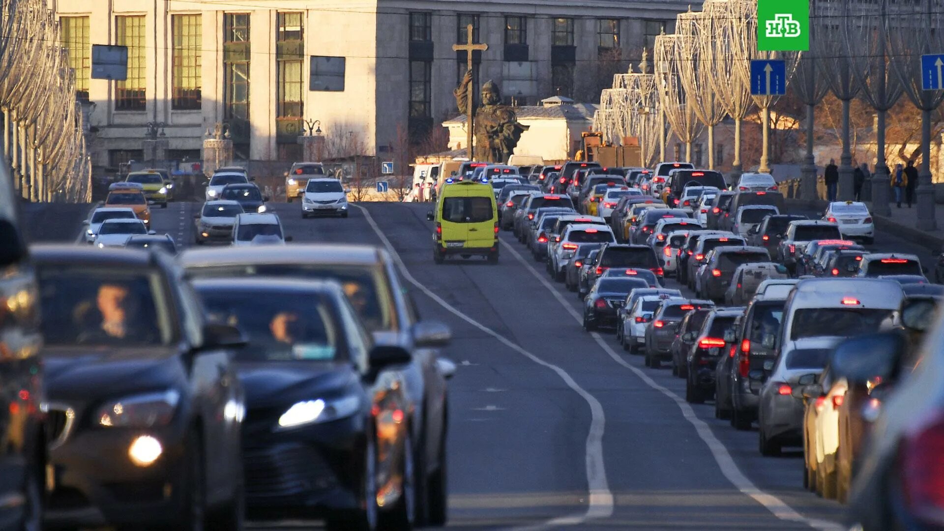 Пробки в Москве. Московские пробки. Час пик в городе. Час пик в Москве.