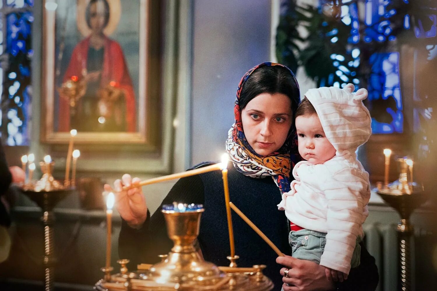 семья в храме. о семье христианской. многодетная семья. семья священника. верующие семьи.
